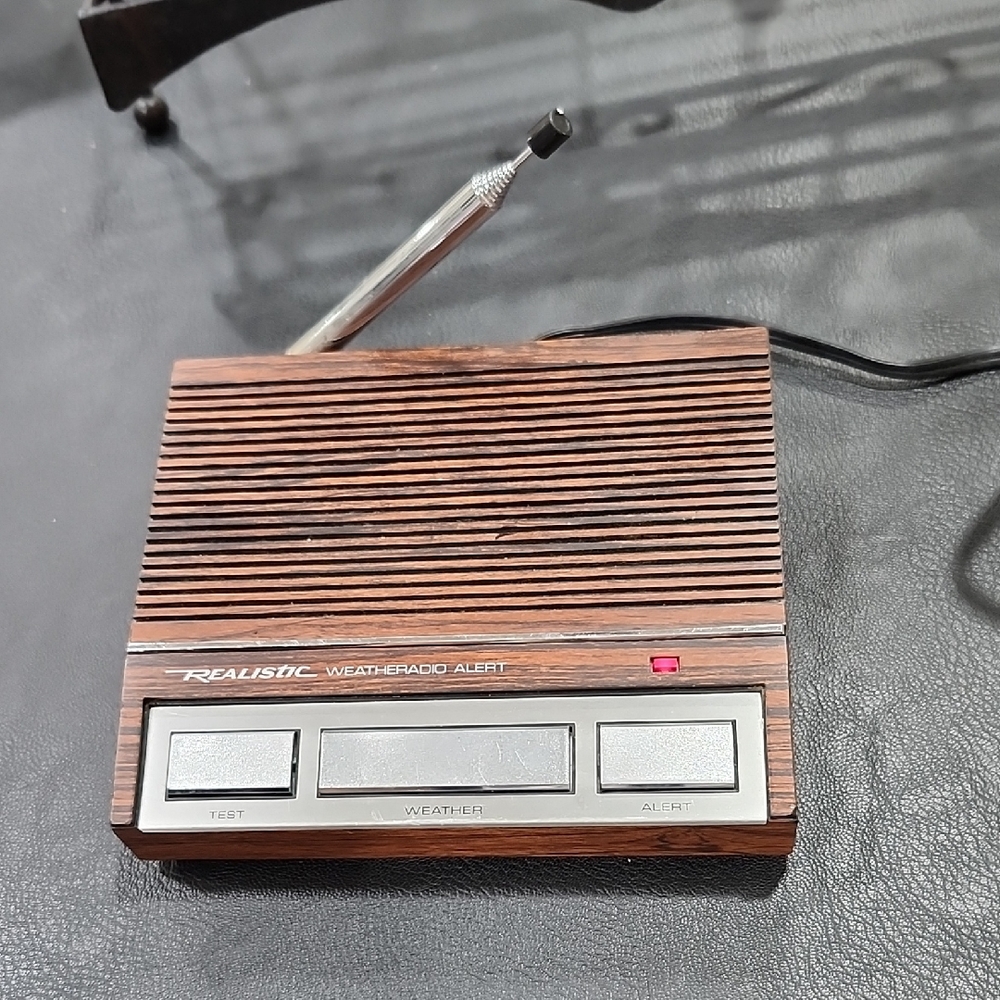 1980s REALISTIC WEATHER RADIO ALERT-MODEL 12-140